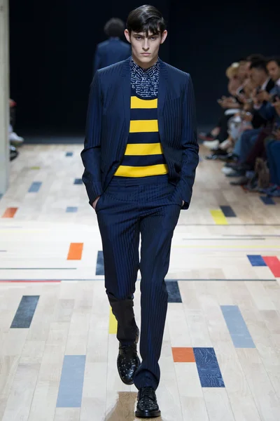 Look 10